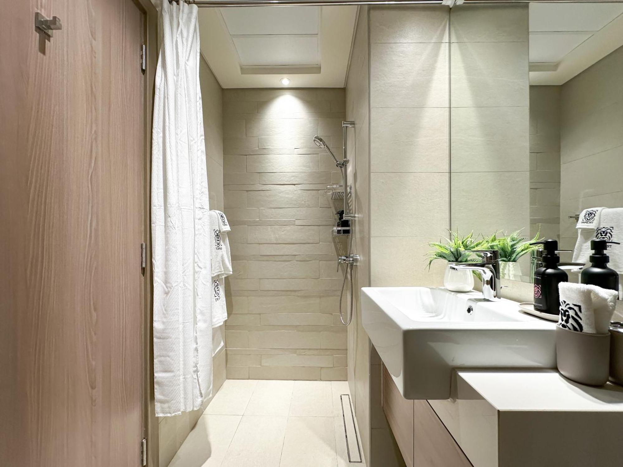 Trophy Modern Marvel Cozy With Smart Features In Azizi Riviera Apartment *